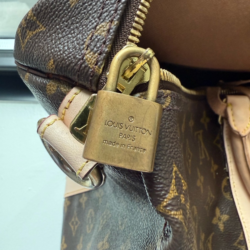 Authentic Louis Vuitton Keepall 50 - Picture 4 of 11